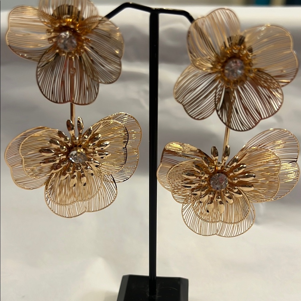 Elegant Gold Floral Earrings